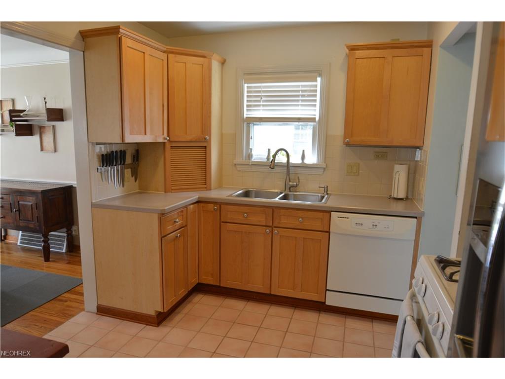 1294 Giel Ave, Lakewood, OH 44107