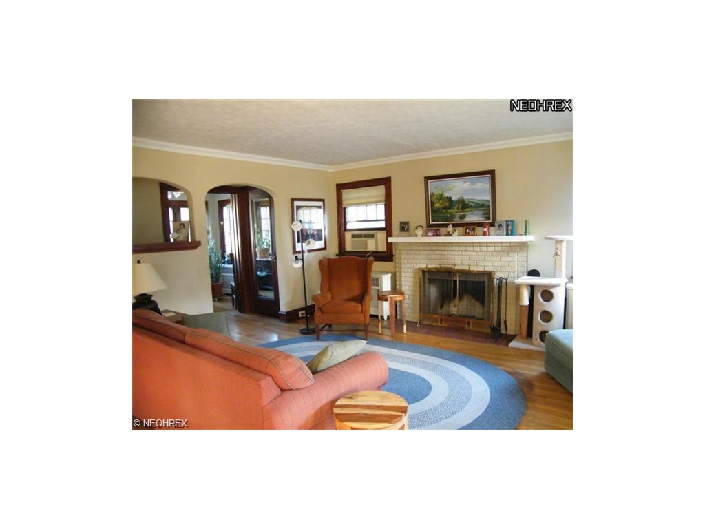 1530 Chesterland Ave, Lakewood, OH 44107