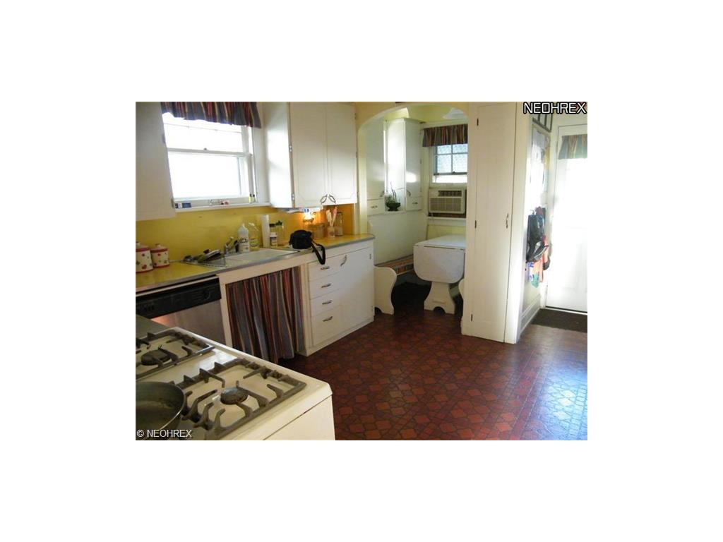 1530 Chesterland Ave, Lakewood, OH 44107