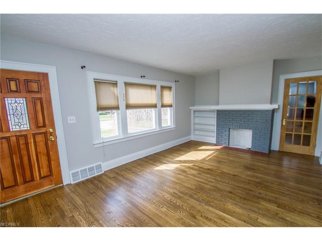 2175 Arthur Ave, Lakewood, OH 44107