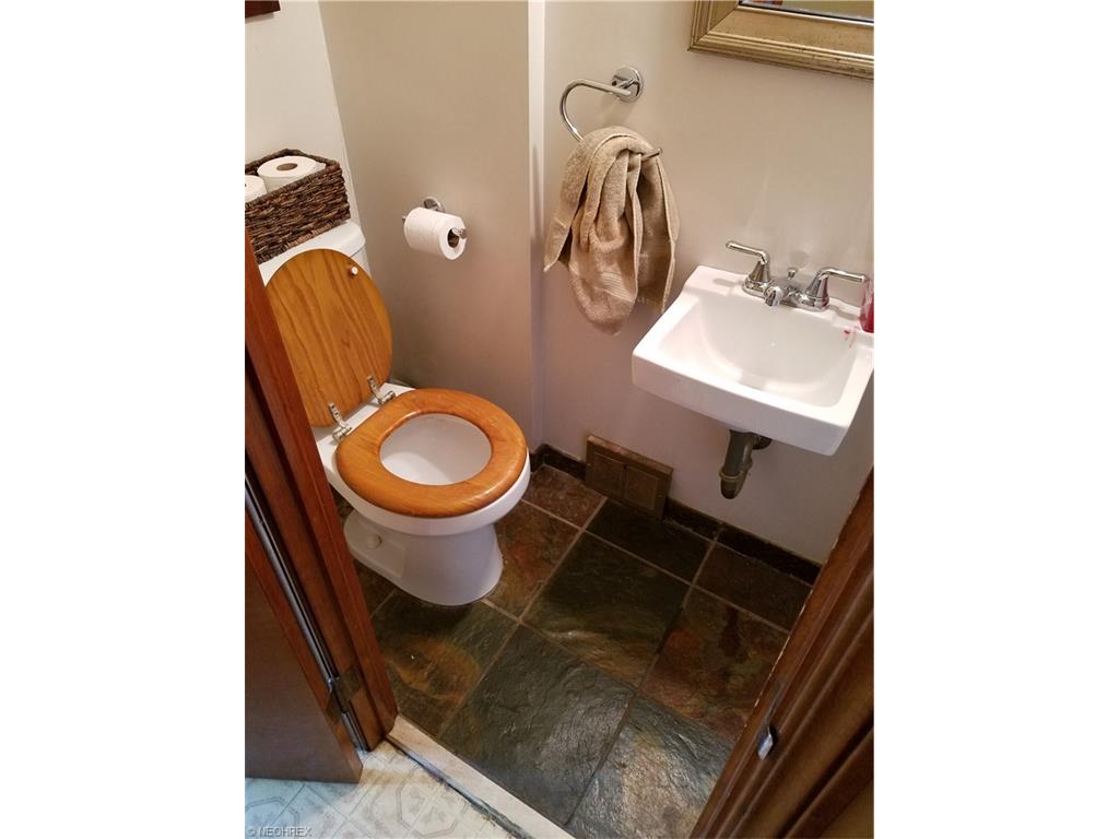2590 Lakeview, Rocky River, OH 44116