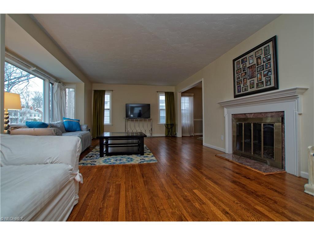 2327 Loyola Rd, University Heights, OH 44118