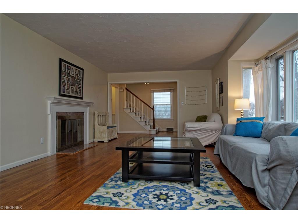 2327 Loyola Rd, University Heights, OH 44118