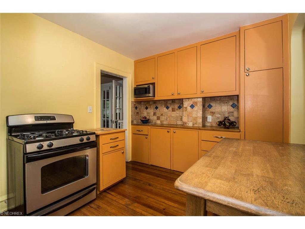2900 Huntington Rd, Shaker Heights, OH 44120