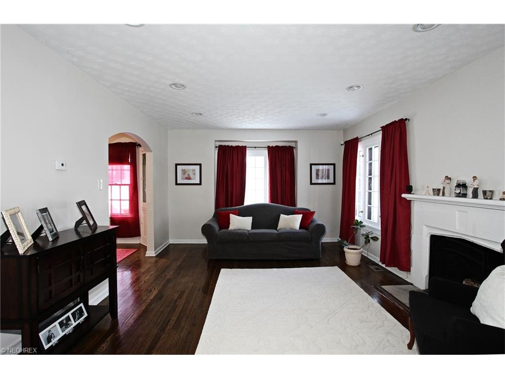 17300 Lomond Blvd, Shaker Heights, OH 44120