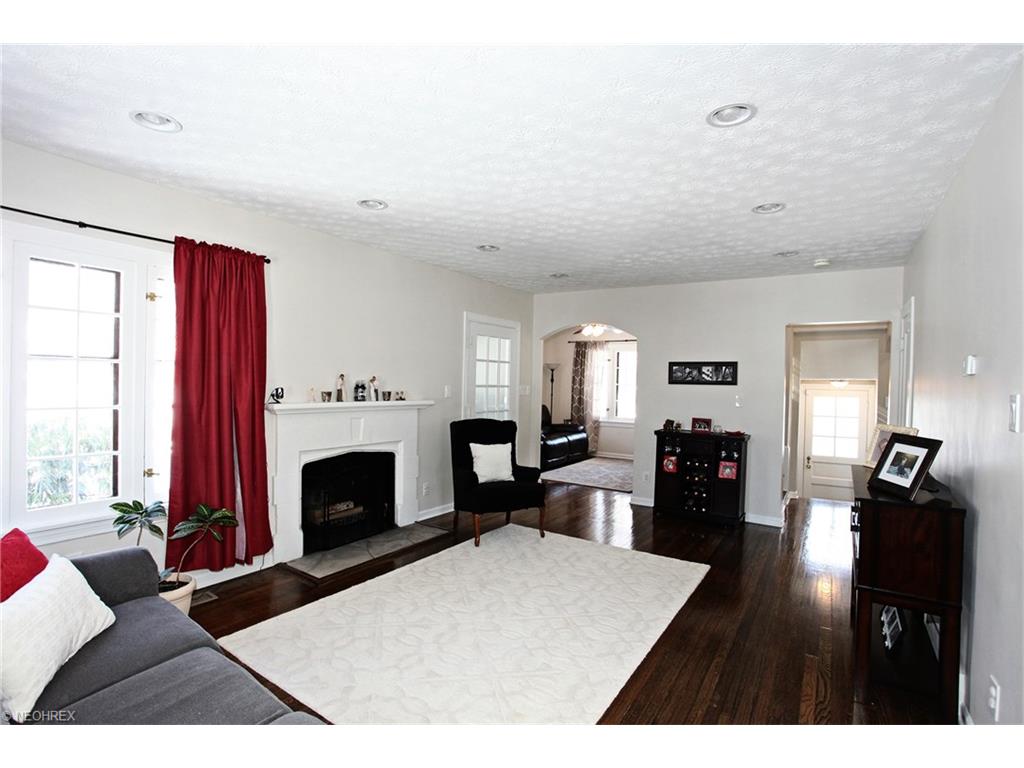 17300 Lomond Blvd, Shaker Heights, OH 44120