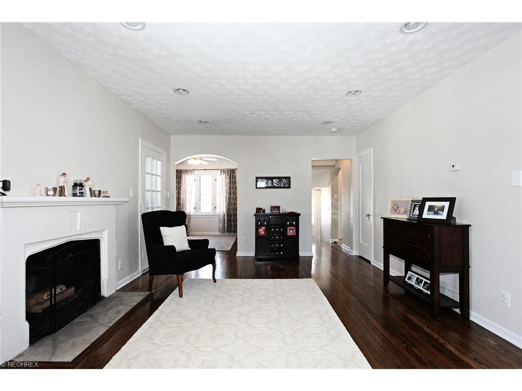 17300 Lomond Blvd, Shaker Heights, OH 44120