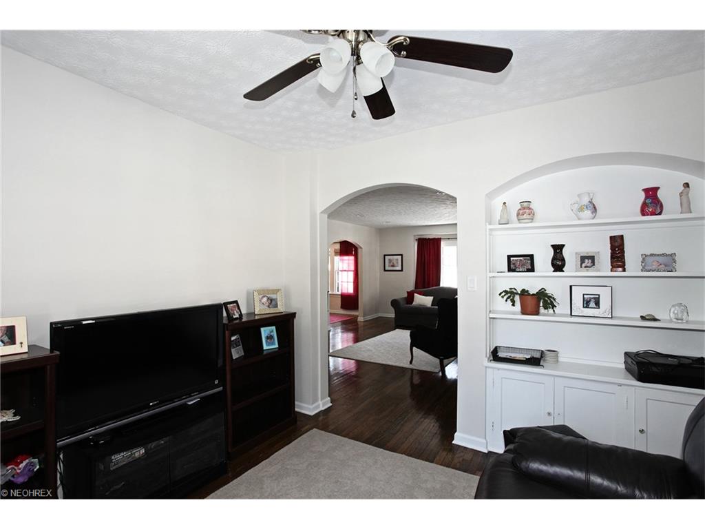 17300 Lomond Blvd, Shaker Heights, OH 44120