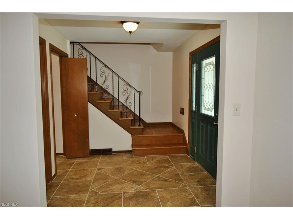 5405 Chickadee Ln, Lyndhurst, OH 44124