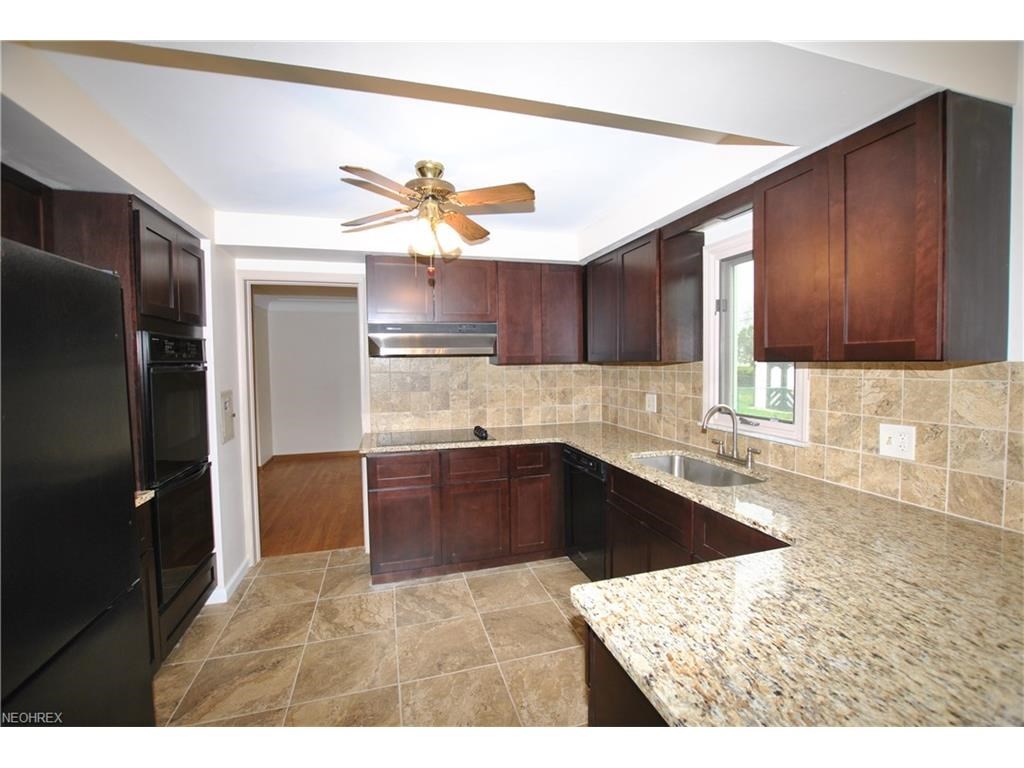 5405 Chickadee Ln, Lyndhurst, OH 44124