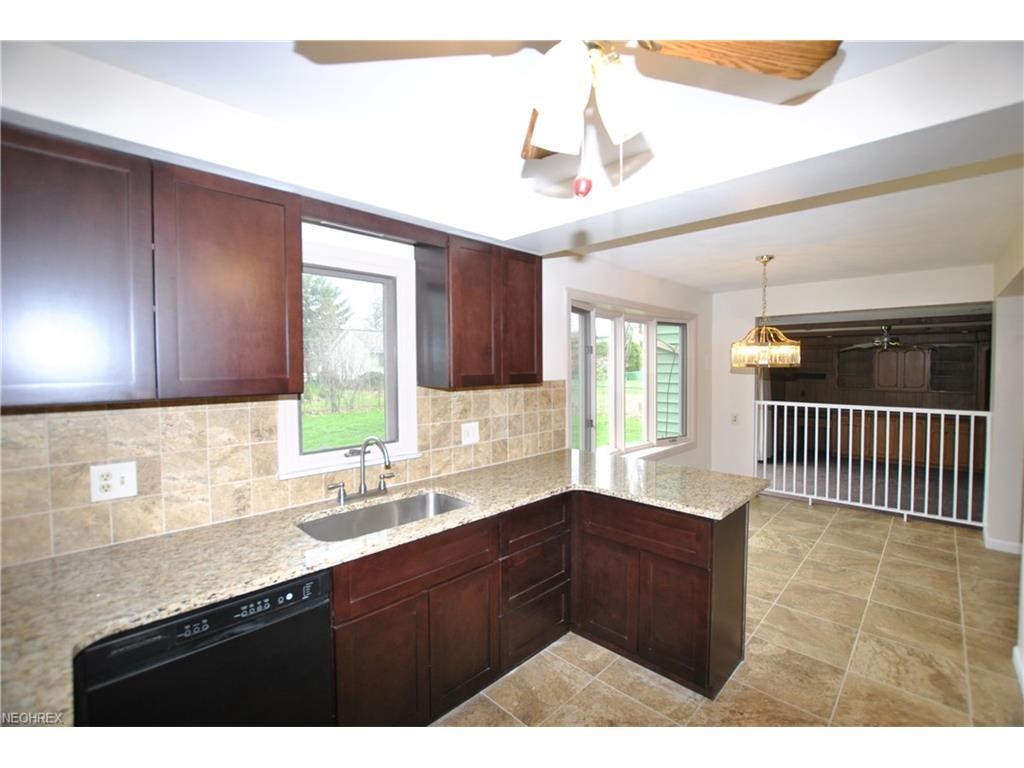5405 Chickadee Ln, Lyndhurst, OH 44124