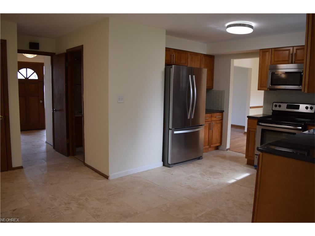 6409 Thoreau Dr, Parma, OH 44129