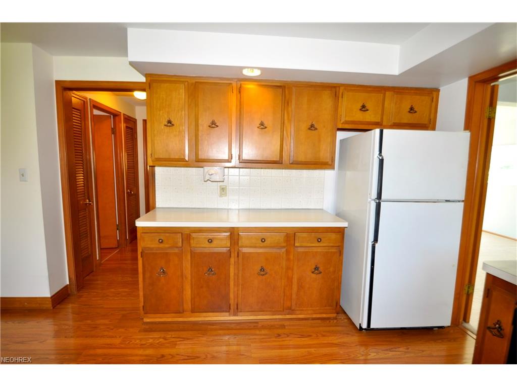 9366 Stoney Creek Ln, Parma Heights, OH 44130