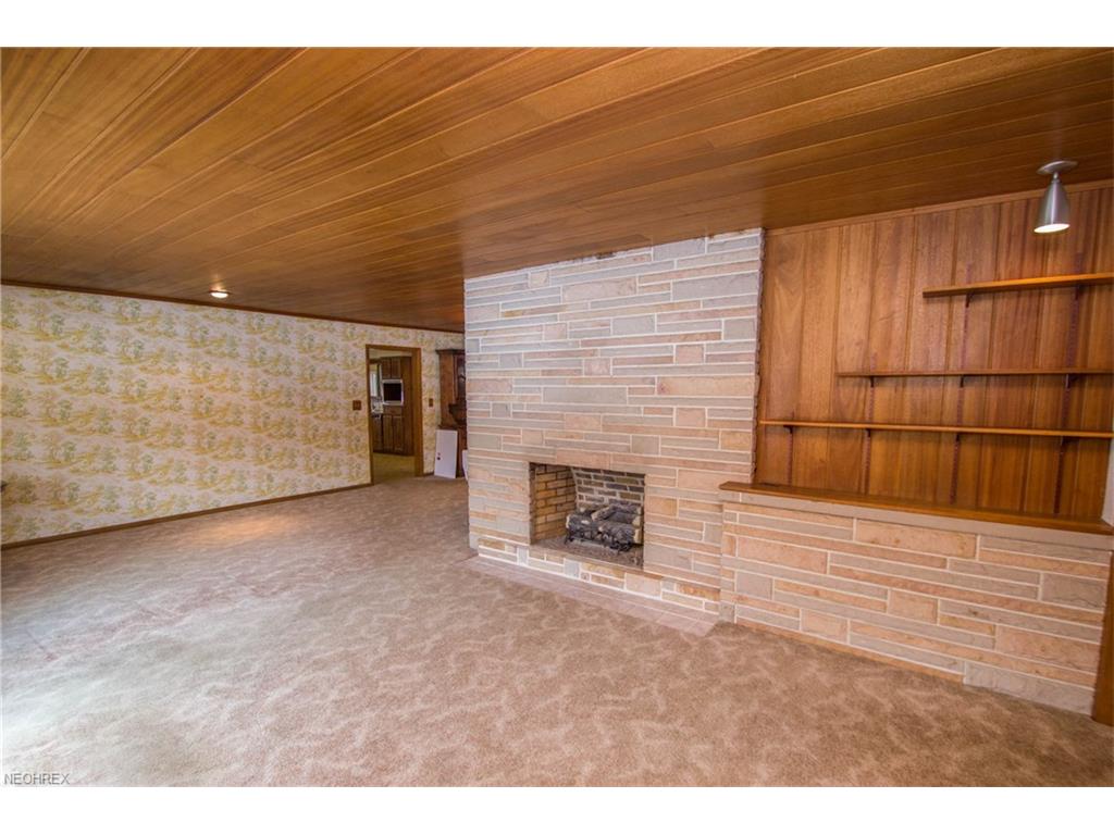 13682 Bagley Rd, Middleburg Heights, OH 44130