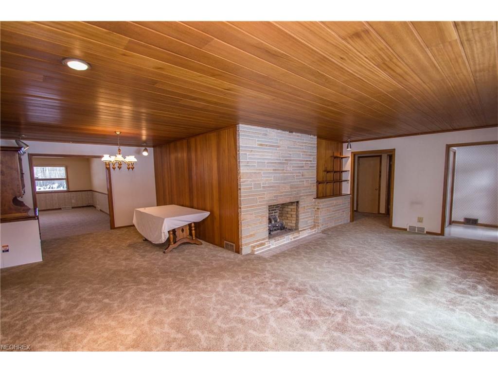 13682 Bagley Rd, Middleburg Heights, OH 44130