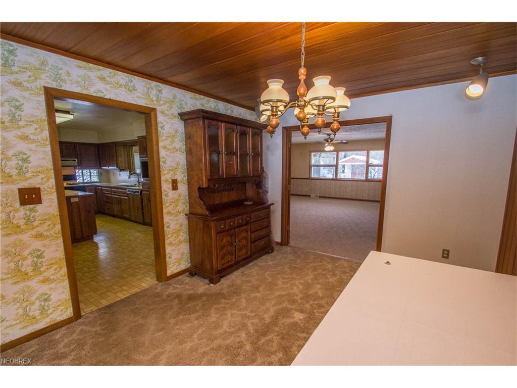 13682 Bagley Rd, Middleburg Heights, OH 44130