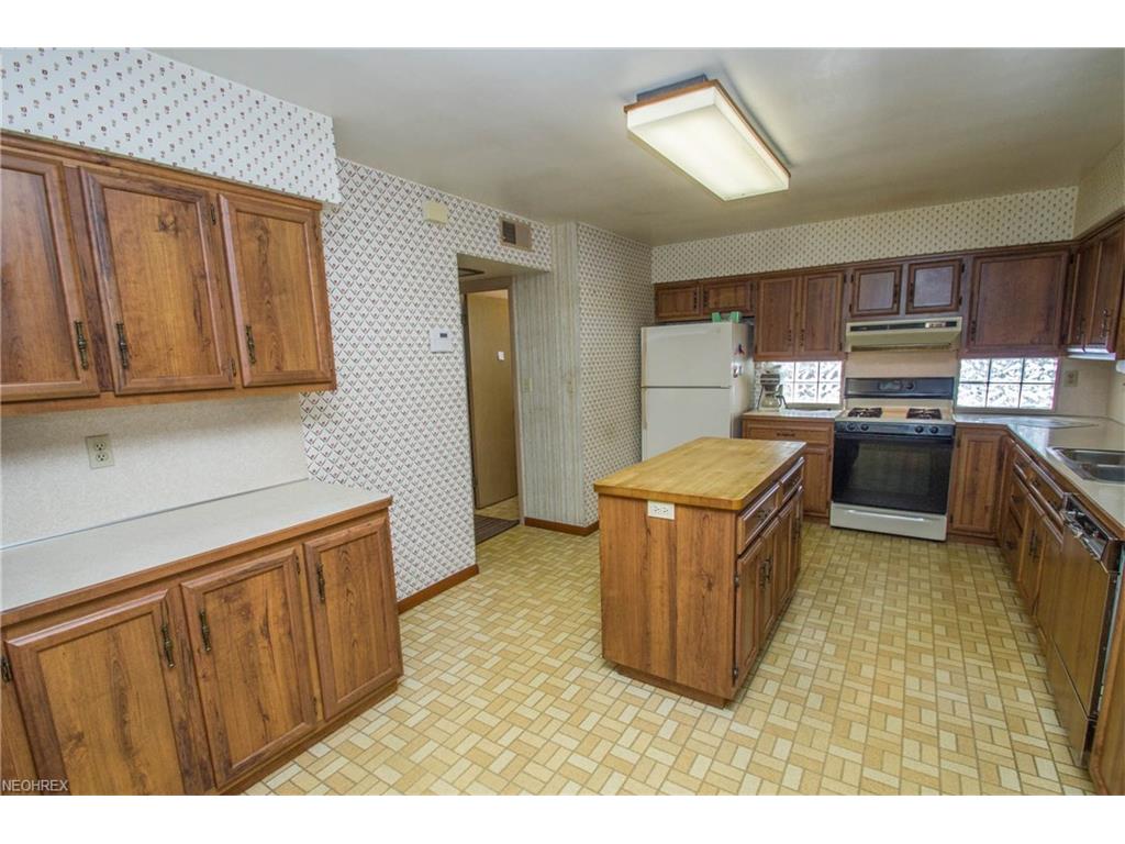 13682 Bagley Rd, Middleburg Heights, OH 44130