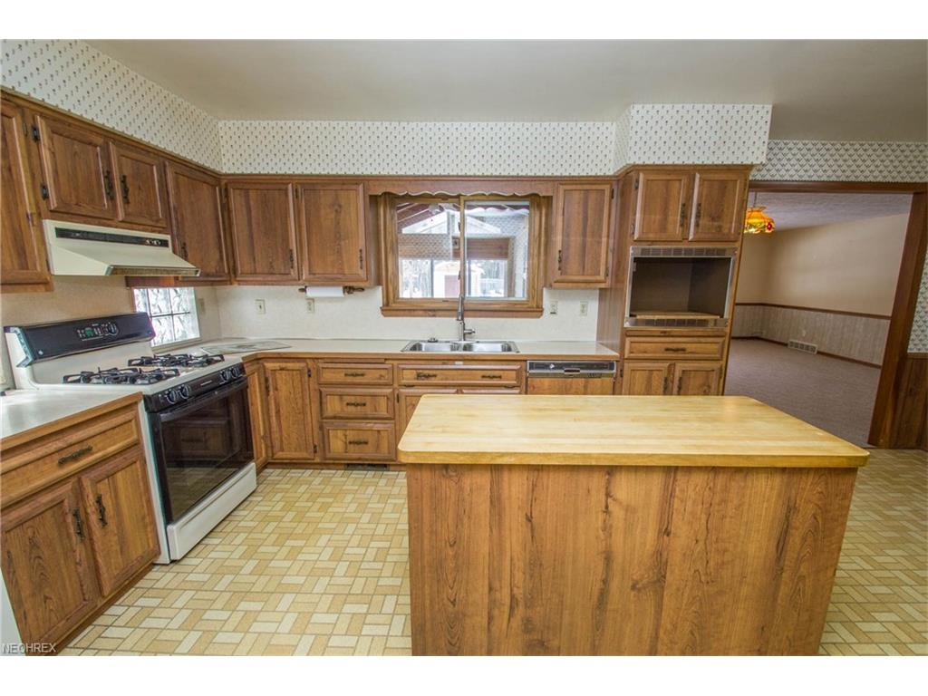 13682 Bagley Rd, Middleburg Heights, OH 44130