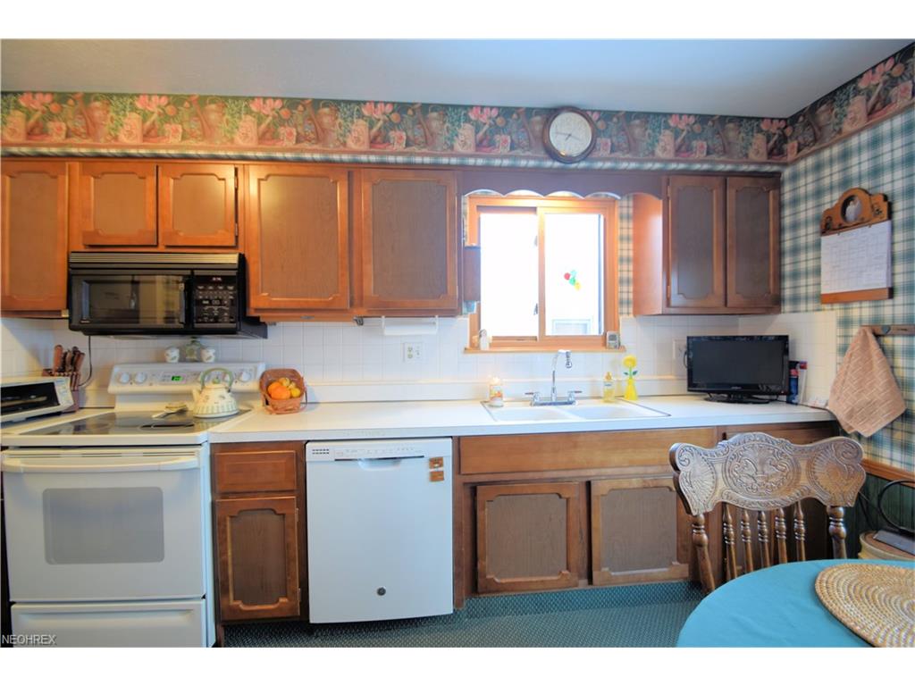 7288 Normandy Dr, Parma, OH 44134