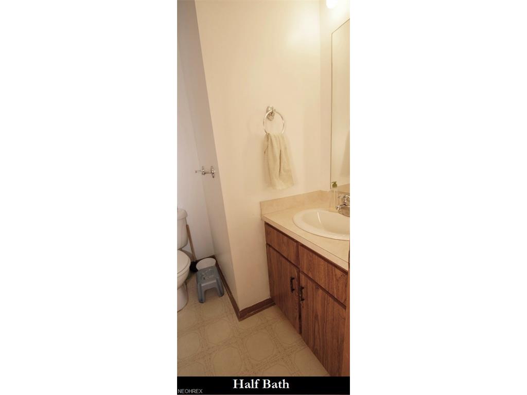 9819 Juniper Ct, Strongsville, OH 44136