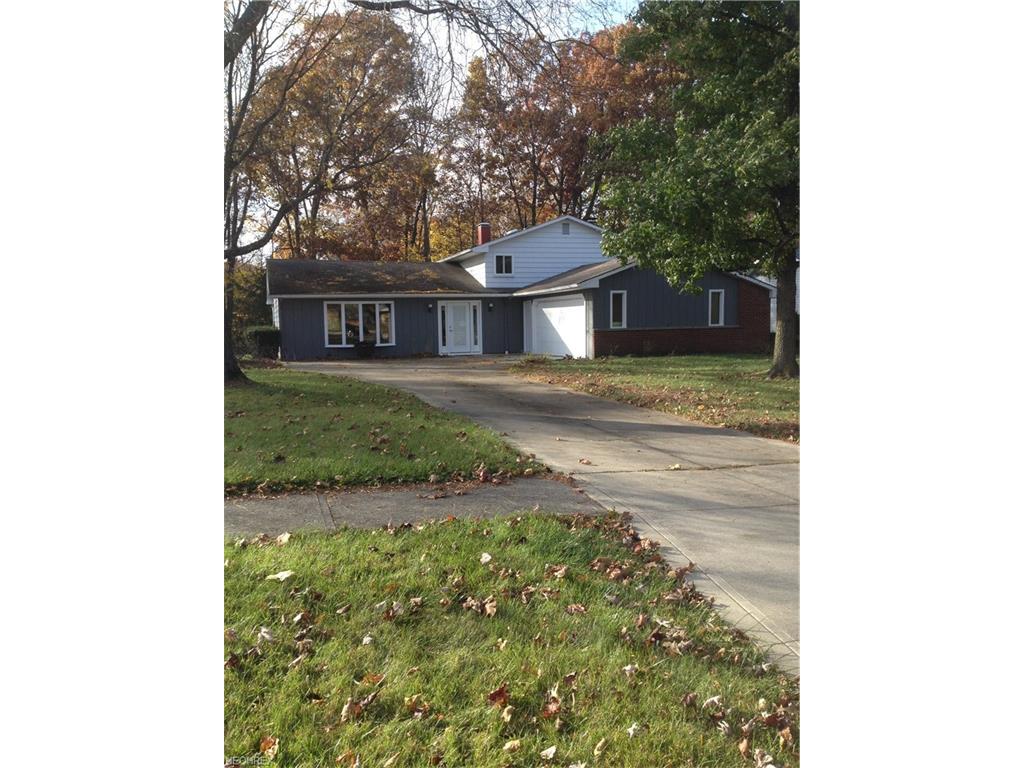 15628 Creekwood Ln, Strongsville, OH 44136