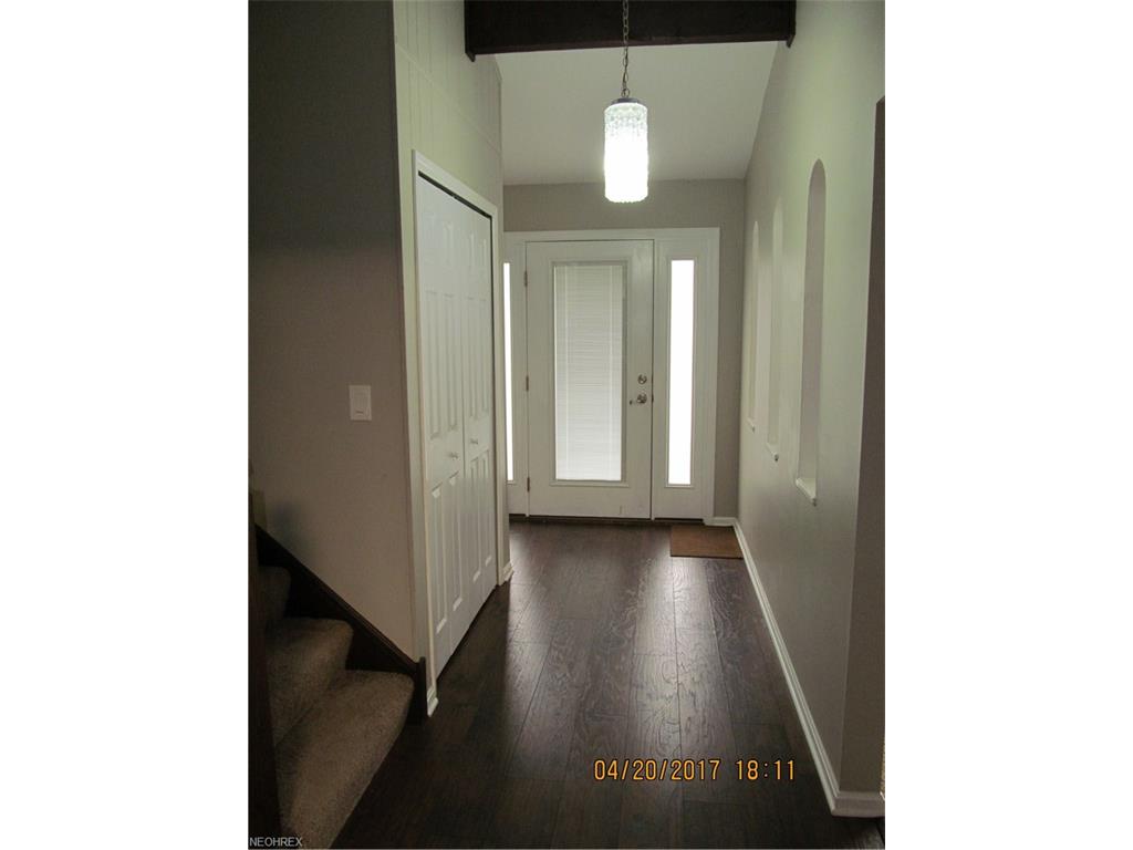15628 Creekwood Ln, Strongsville, OH 44136