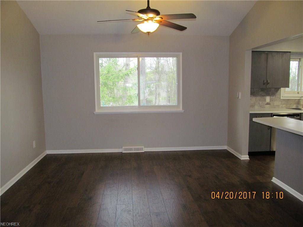 15628 Creekwood Ln, Strongsville, OH 44136