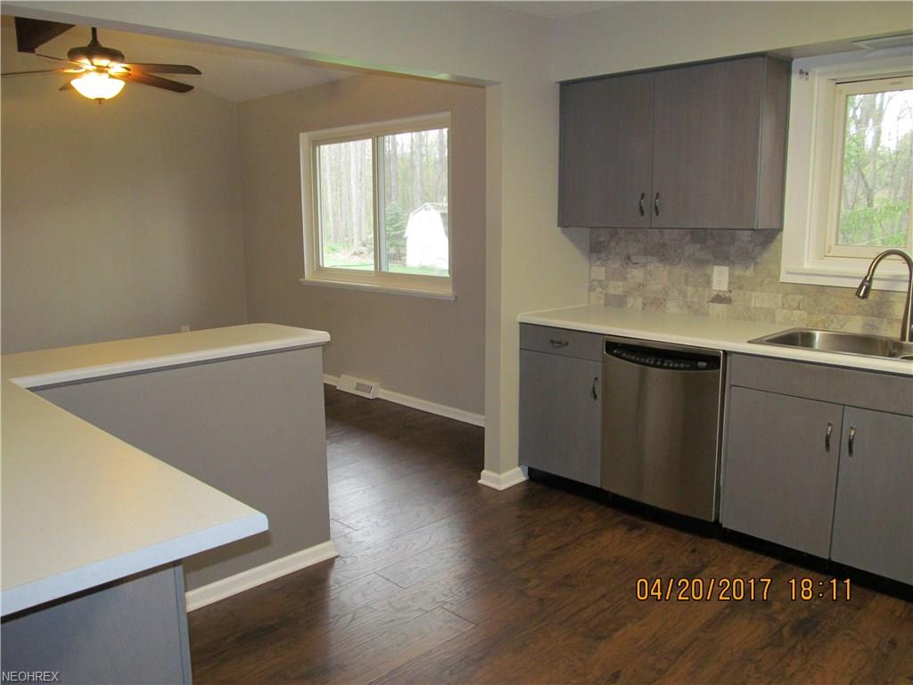 15628 Creekwood Ln, Strongsville, OH 44136