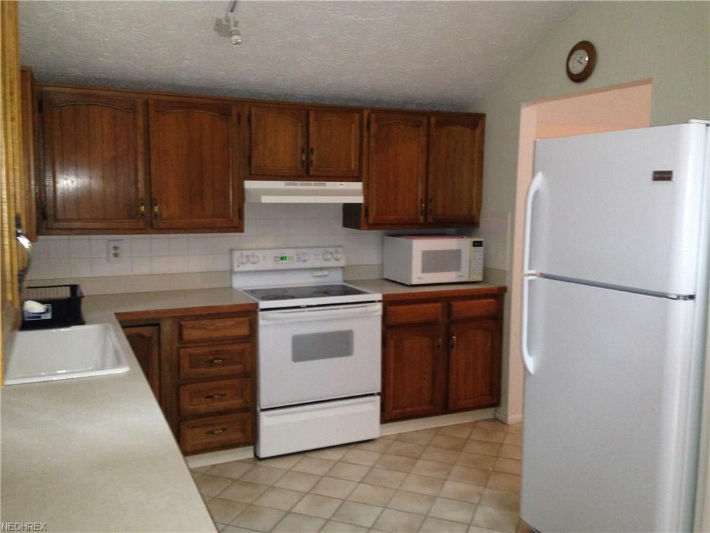 17439 Lexington Ln, Strongsville, OH 44136