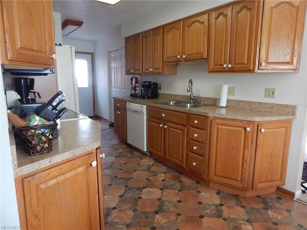 26232 Cranage Rd, Olmsted Falls, OH 44138