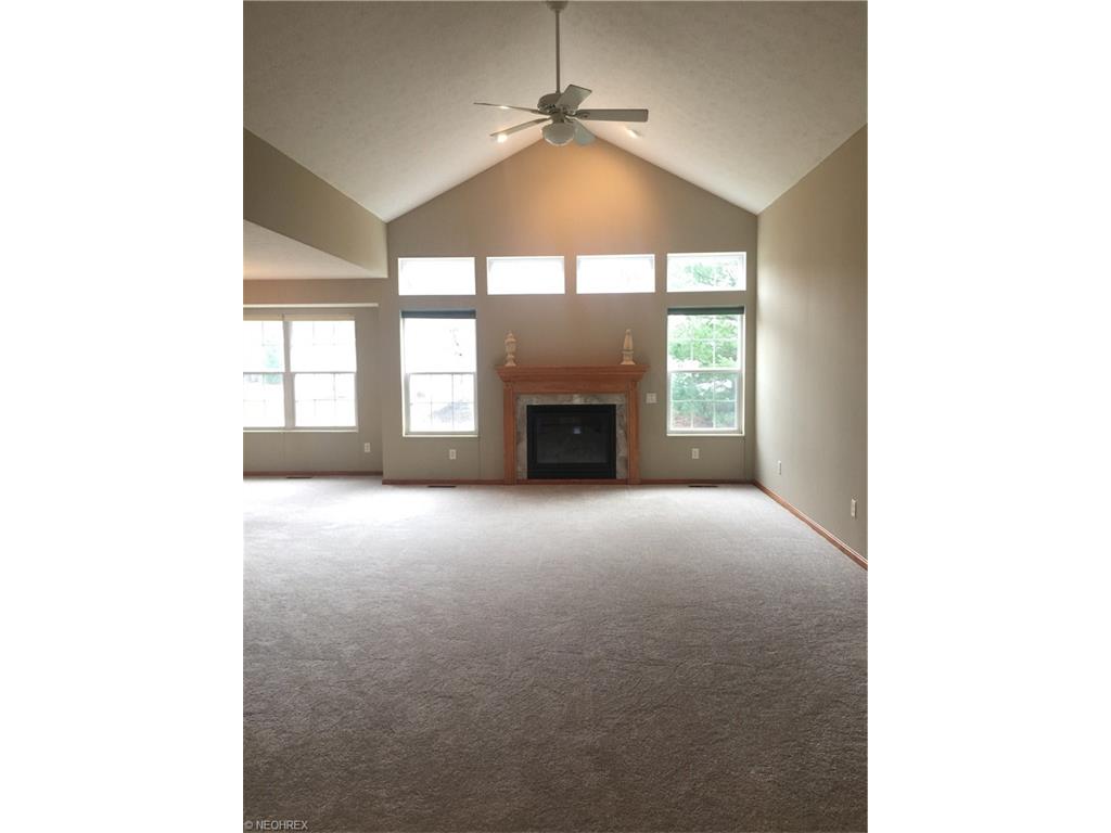 9085 West Windsor Dr, Olmsted Falls, OH 44138