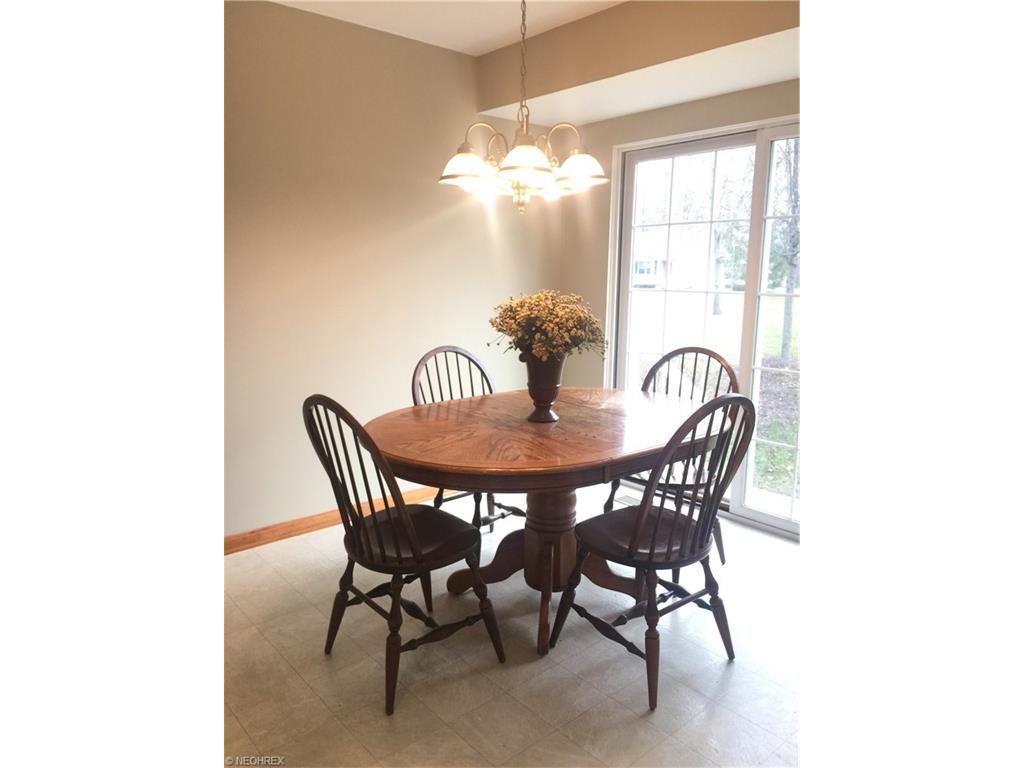 9085 West Windsor Dr, Olmsted Falls, OH 44138