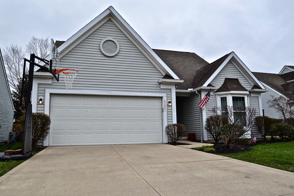 23841 Cottage Trl., Olmsted Falls, OH 44138