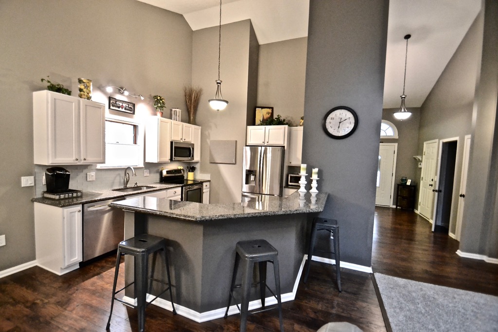 23841 Cottage Trl., Olmsted Falls, OH 44138