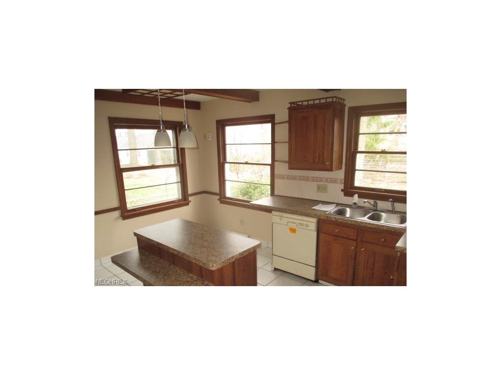 485 Columbia Rd, Bay Village, OH 44140