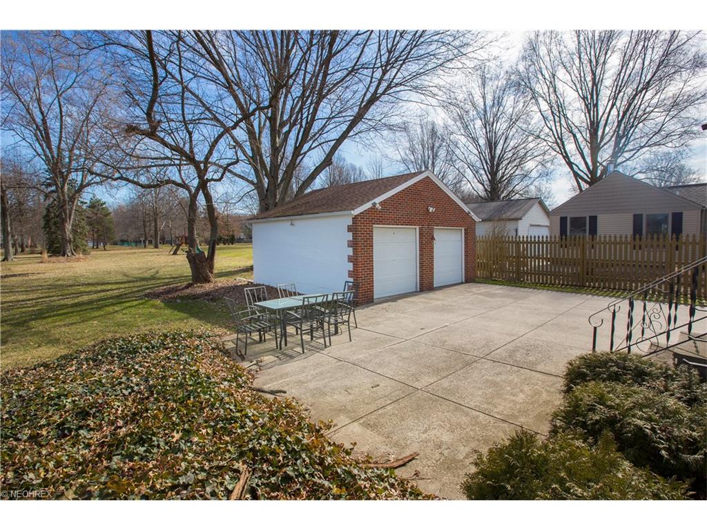1825 Clague Rd, Westlake, OH 44145