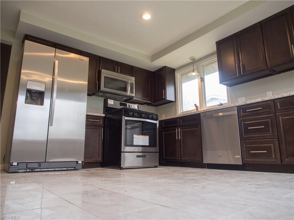 949 Wenso Rd, Bedford, OH 44146