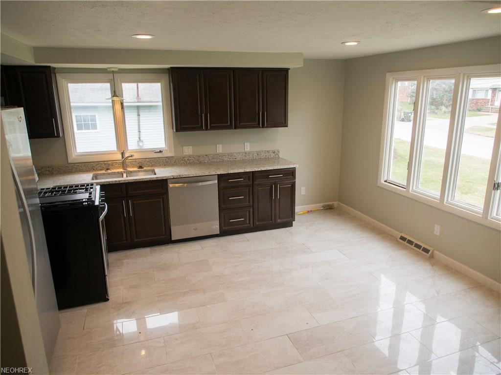 949 Wenso Rd, Bedford, OH 44146