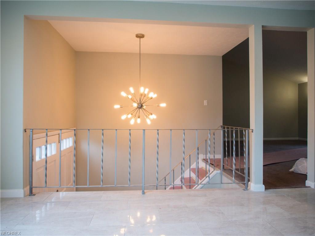 949 Wenso Rd, Bedford, OH 44146