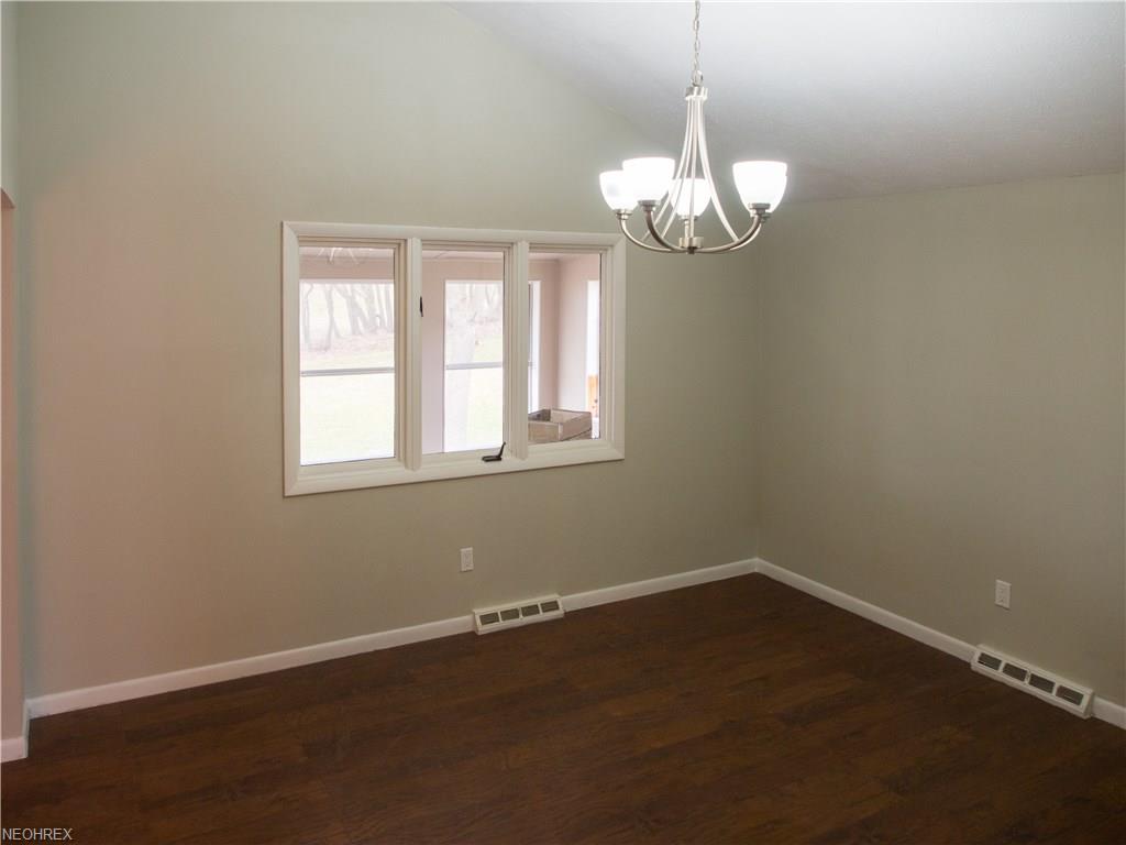 949 Wenso Rd, Bedford, OH 44146
