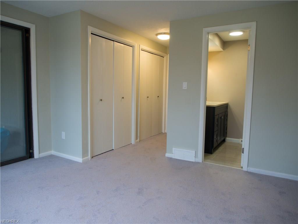 949 Wenso Rd, Bedford, OH 44146