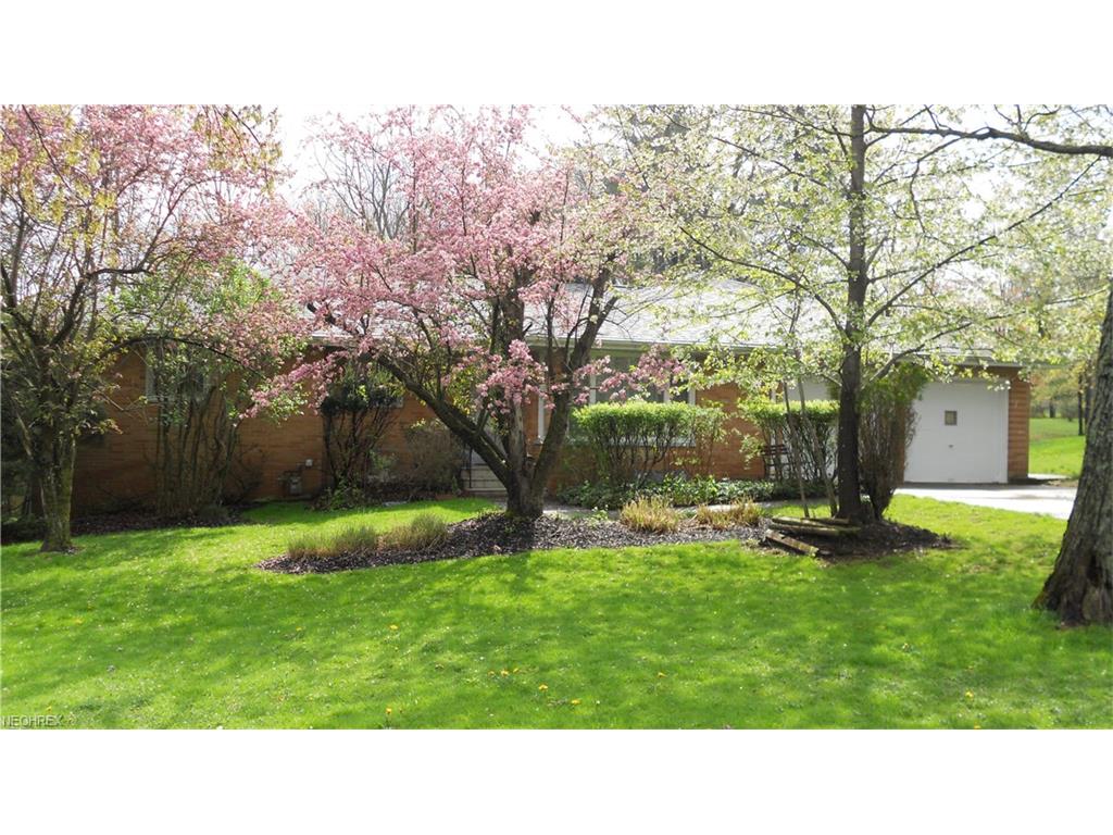 7117 Walton Rd, Walton Hills, OH 44146
