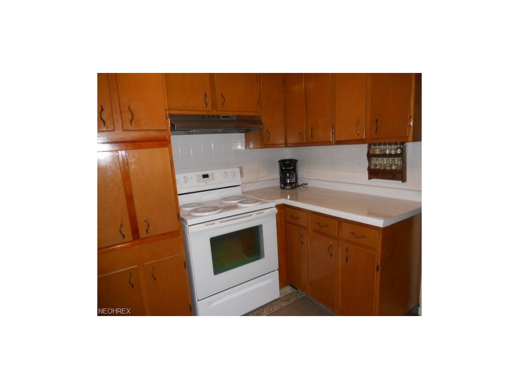 7117 Walton Rd, Walton Hills, OH 44146