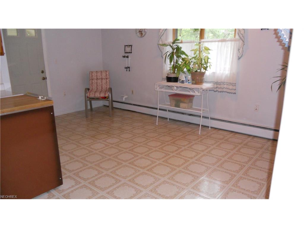 7117 Walton Rd, Walton Hills, OH 44146