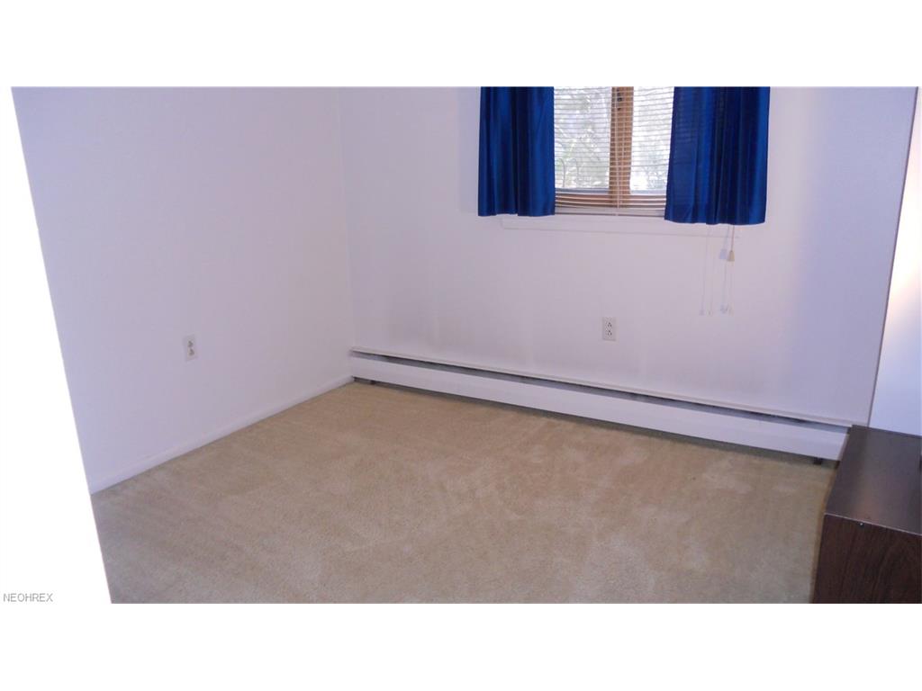 7117 Walton Rd, Walton Hills, OH 44146
