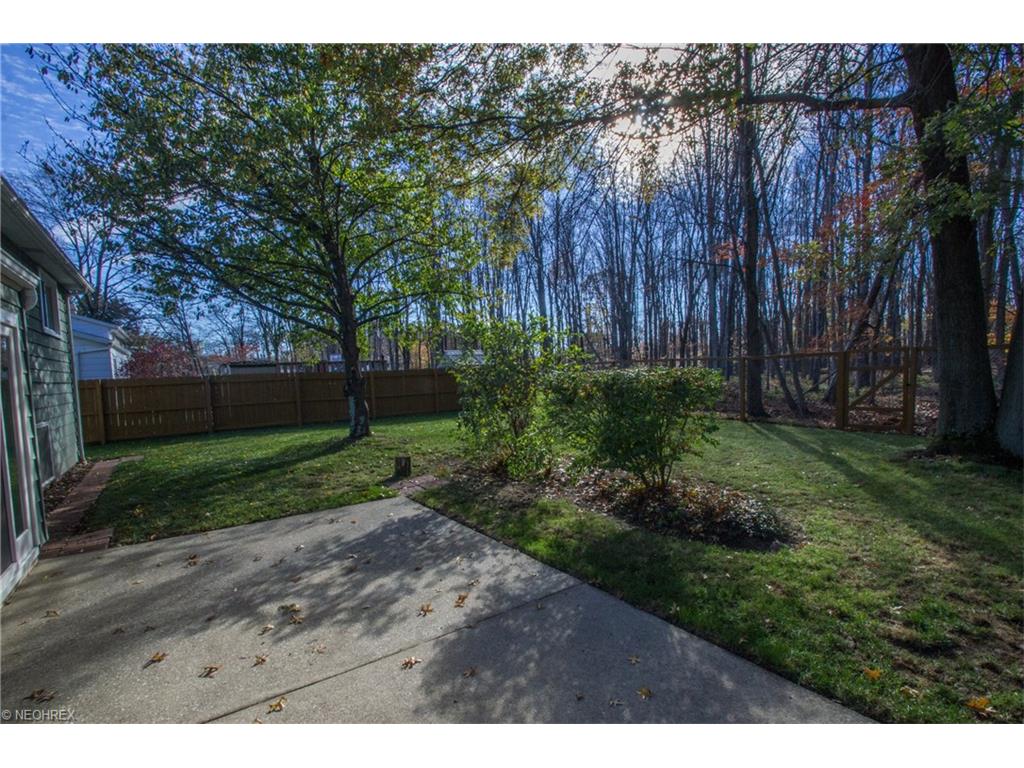 15976 Walnut Creek Dr, Strongsville, OH 44149