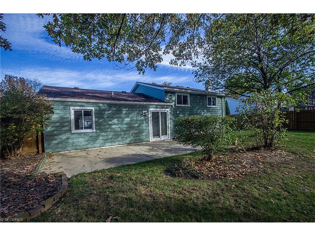 15976 Walnut Creek Dr, Strongsville, OH 44149