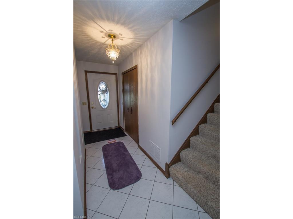 15976 Walnut Creek Dr, Strongsville, OH 44149