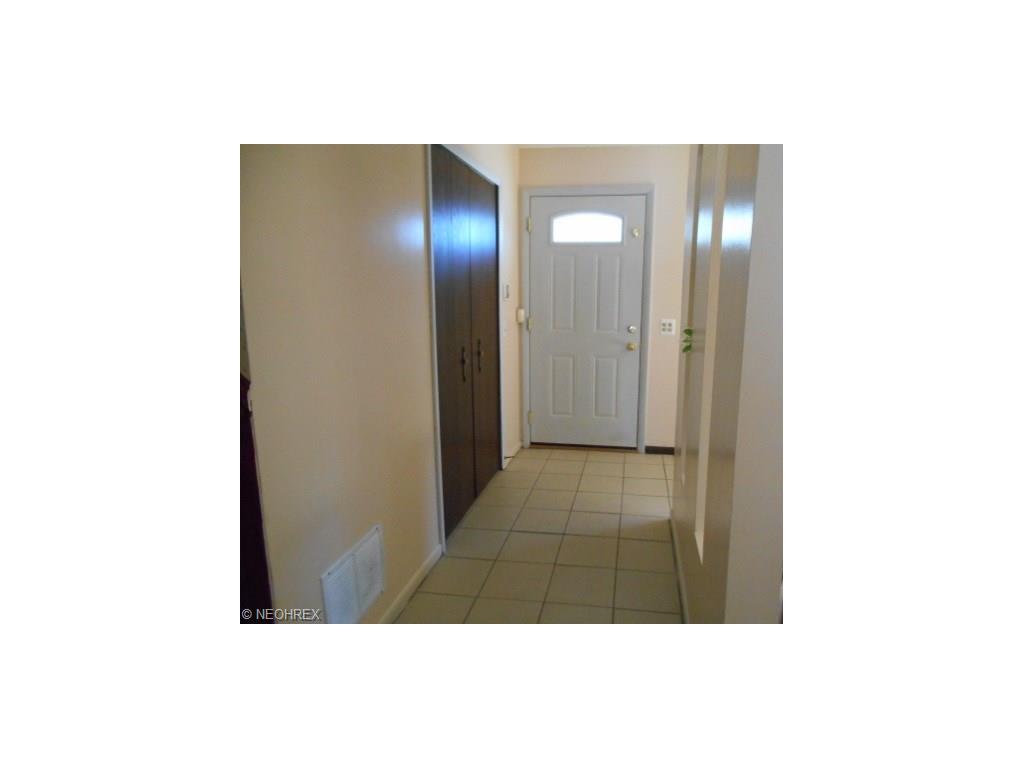 16435 Walnut Creek Dr, Strongsville, OH 44149