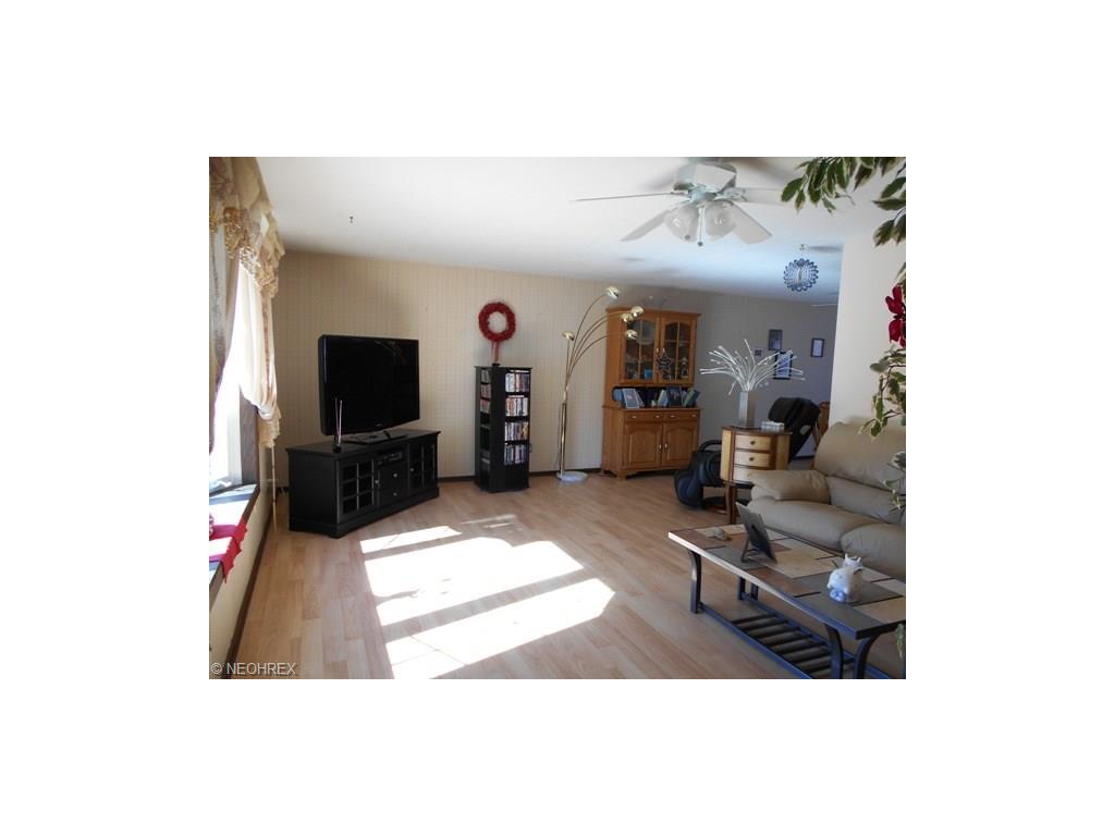 16435 Walnut Creek Dr, Strongsville, OH 44149